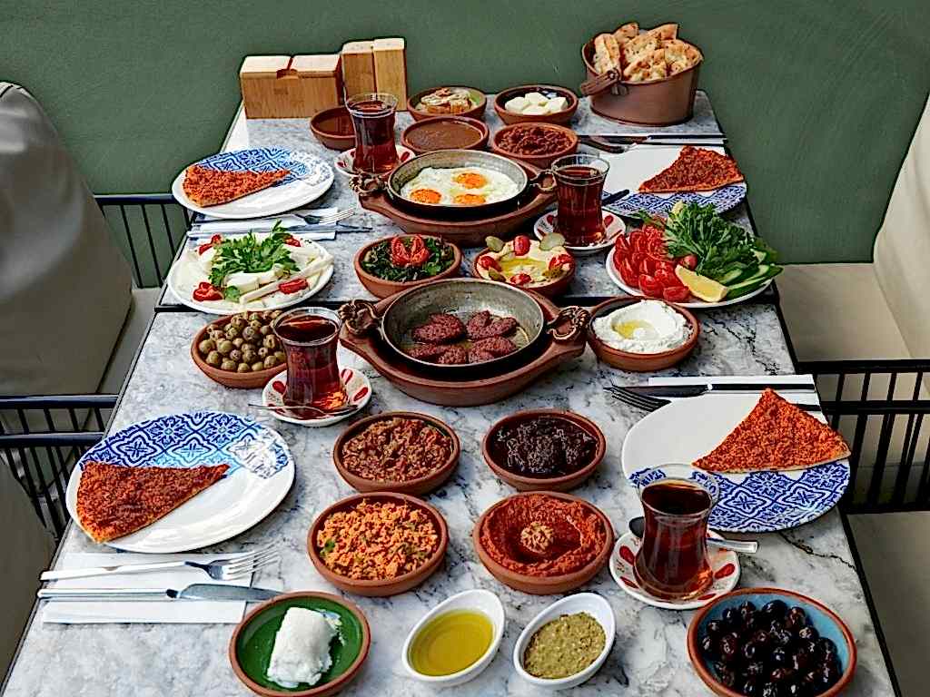 Doğacıyız Gourmet Breakfast Restaurant Antakya Gourmet Kahvalti serpme-kahvalti