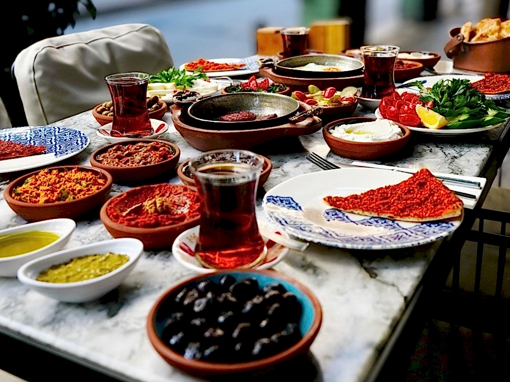 dogaciyiz-gourmet-serpme-kahvalti-masasi